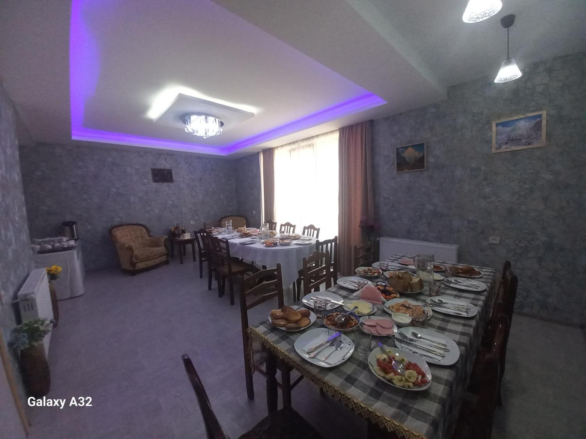 Ninama Hotel Mestia Bagian luar foto