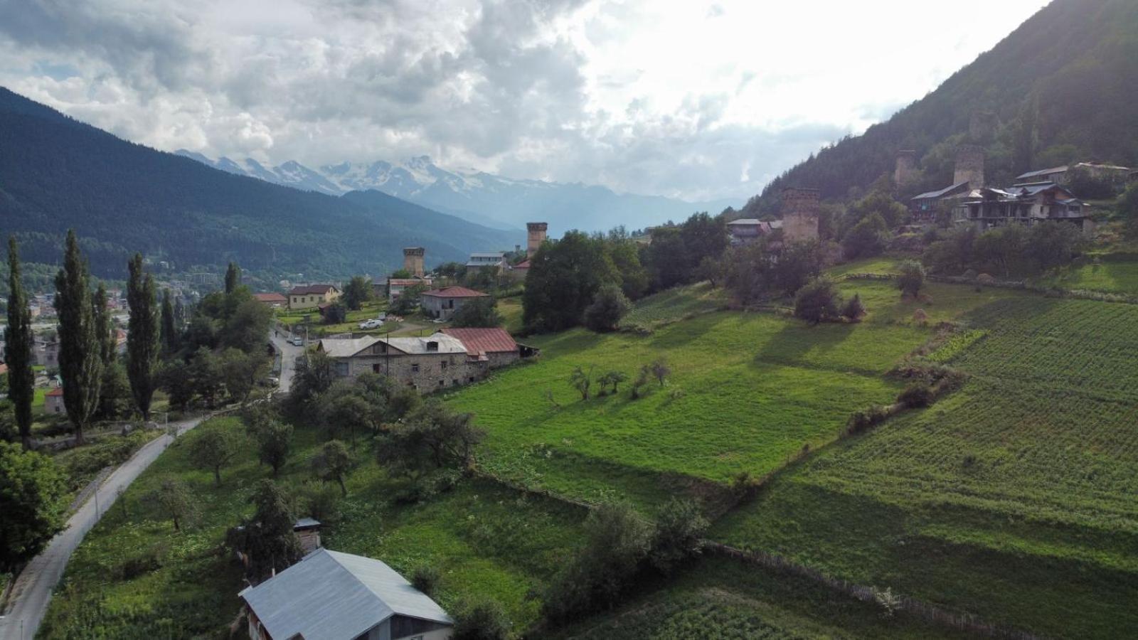 Ninama Hotel Mestia Bagian luar foto