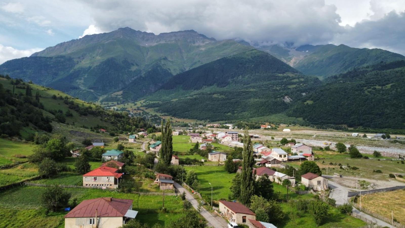 Ninama Hotel Mestia Bagian luar foto