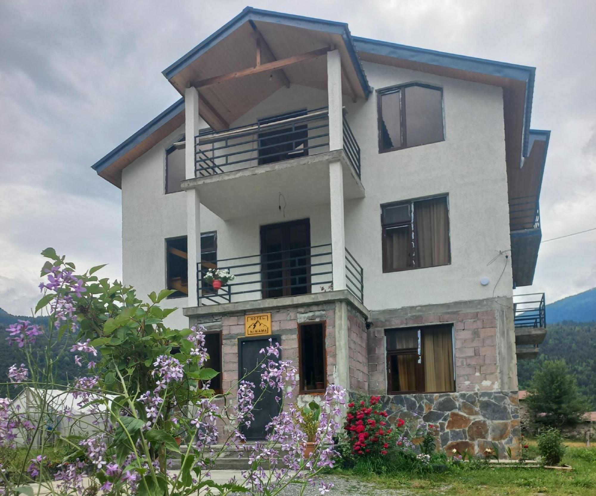Ninama Hotel Mestia Bagian luar foto