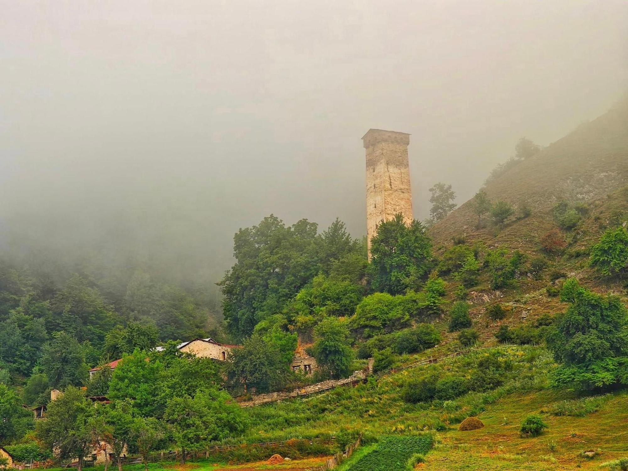 Ninama Hotel Mestia Bagian luar foto