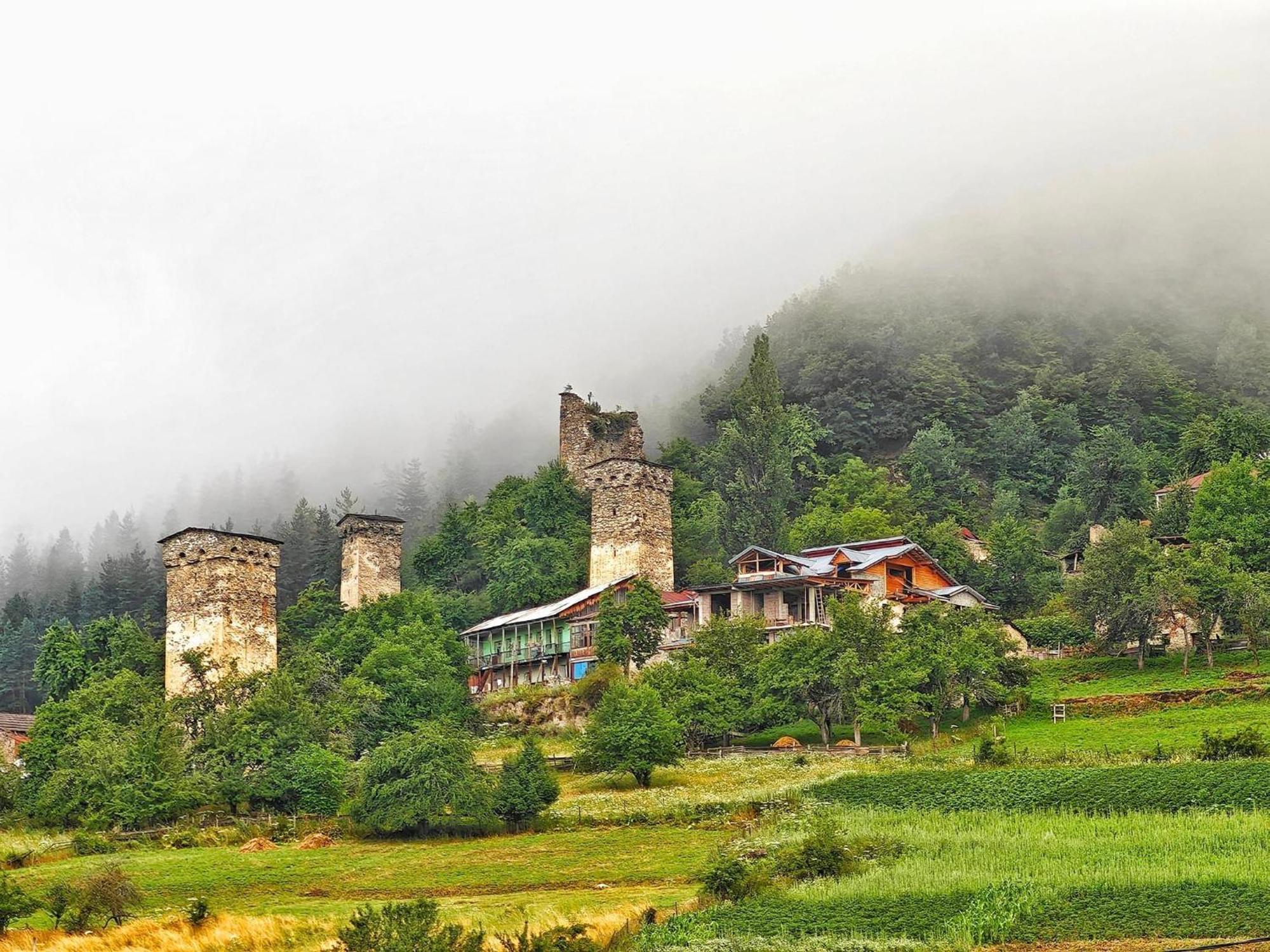 Ninama Hotel Mestia Bagian luar foto