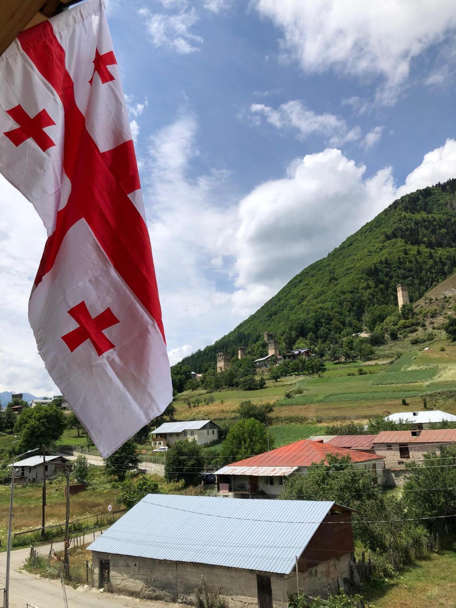 Ninama Hotel Mestia Bagian luar foto