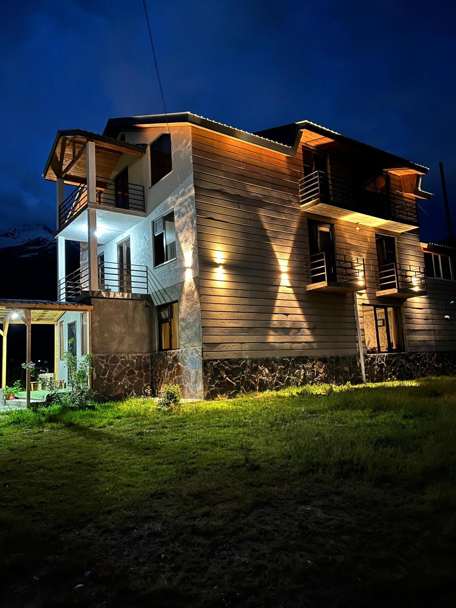 Ninama Hotel Mestia Bagian luar foto